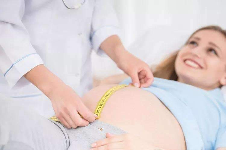 襄阳49岁合法助孕：襄阳市中心医院的试管婴儿费